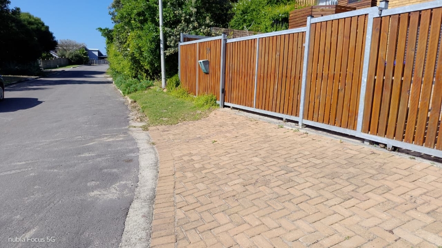 3 Bedroom Property for Sale in Paradise Beach Eastern Cape